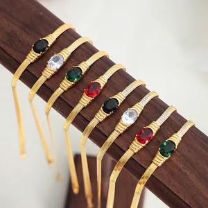 Set di bracciali in acciaio al titanio dorato con pietre di zircone ovali colorate