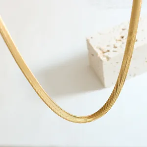Minimalistische gouden slangenketting van titaniumstaal in Franse stijl voor dames
