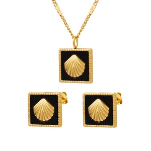 Französisches Schmuckset mit Muschelanhänger und Ohrsteckern aus Acryl in Gold und Schwarz