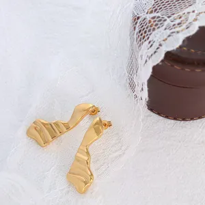 Minimalistische Titaniumstaal Onregelmatige Golf Oorbellen 18K Verguld Geometrisch Vloeibaar Ontwerp Vrouwen Sieraden