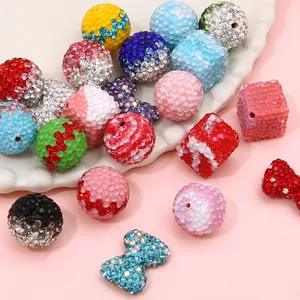 Set di perle in argilla con strass colorati in forme quadrate e tonde per gioielli fai da te