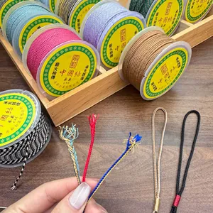 Détail de cordons en nylon tressé de 2 mm pour la création de bijoux DIY et artisanat