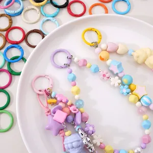 Chiusure ad anello a molla colorate in lega con ciondoli per creazione di gioielli DIY