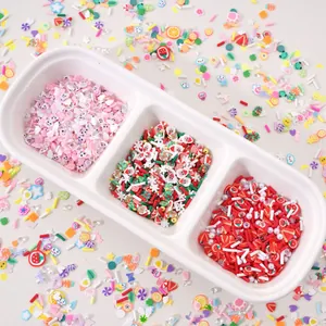 Set de confettis en pâte polymère colorée sur les thèmes de Noël et des fruits pour le DIY
