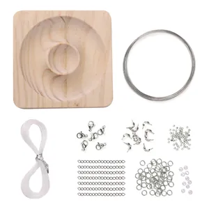 Kit de joyería DIY con tablero de madera, cierres de langosta plateados, hilos y cuentas
