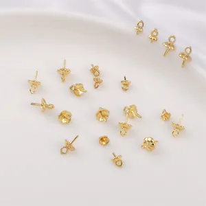 Nahaufnahme von 14K vergoldeten Ösenstiften für DIY Perlen-Schmuckherstellung