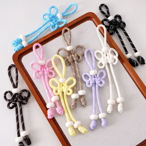 Llavero Trenzado a Mano de Poliéster Paracord Nudo de Mariposa Para Decoración de Bolso Con Perlas Blancas Diseño de Lunares