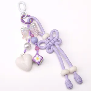 Llavero de lazo de cuerda paracord lila con colgante de corazón para bolsos