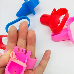 Set di anelli porta smalto in silicone colorato per un'applicazione facile delle unghie