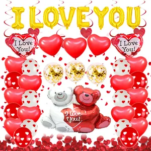 Romantisches Valentinstag Deko Set mit I Love You Ballons und roten Rosenblättern