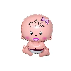 Détail d'un ballon en aluminium rose bébé avec texte Its Girl pour fête de naissance