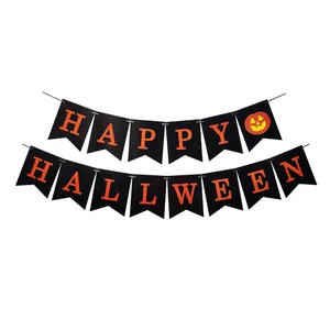Classico striscione Happy Halloween con cartoncini neri a coda di rondine e zucca arancio