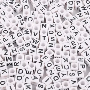 Perle quadrate in acrilico bianco con lettere nere per set di gioielli fai-da-te