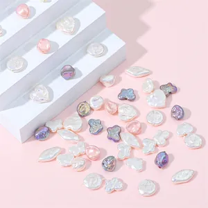 Perle barocche iridescenti a forma di cuore e farfalla per la creazione di gioielli DIY