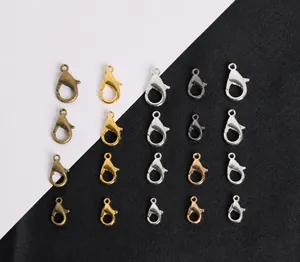Vue détaillée de fermoirs mousquetons en métal pour bijoux DIY de différentes tailles