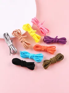Cordoncini in finta pelle scamosciata 3mm per gioielli fai-da-te su sfondo rosa