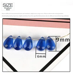 Detail van 9x6mm donkerblauwe glazen druppelkralen, doorschijnend voor het maken van sieraden