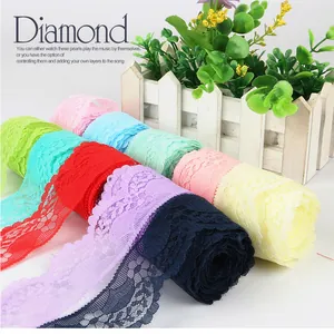 Vue détaillée de rubans de dentelle florale colorés de 4cm pour couture et DIY