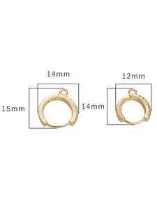 Nahaufnahme von 14K vergoldeten Creolen mit Zirkonia und Maßangaben für DIY-Schmuck