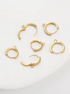 Detail von 14K vergoldeten Ohrringen mit Zirkonia und Ösen für DIY-Schmuckherstellung