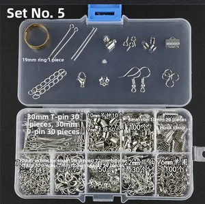Detailliertes DIY Schmuckset mit silbernen Karabinerverschlüssen und Zubehör in Box
