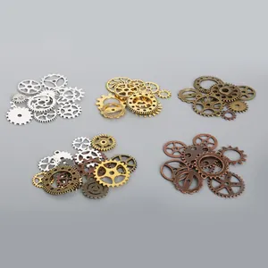 Mix van steampunk-tandwielen in vijf metaaltinten voor DIY-sieraden maken