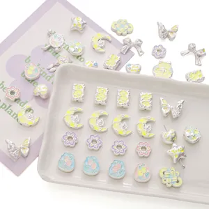 Set di ciondoli smaltati pastello con stelle e fiori per la creazione di gioielli fai da te
