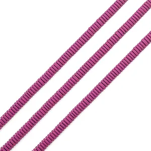 Dettaglio macro di perline a disco di ematite viola opaca per gioielli fai-da-te