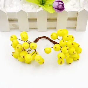 Bacche finte gialle con effetto brina per creazioni artigianali fai-da-te e decorazioni floreali