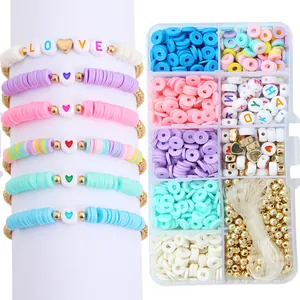 Bastelset für Schmuck mit bunten Heishi-Perlen aus Ton, Buchstabenperlen und Armbändern