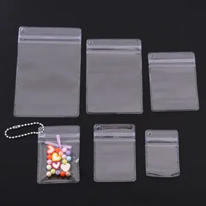 Transparente wasserdichte PVC-Schmuckbeutel in 6 Größen mit weißer Perlenkette-Lanyard