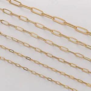 Dettaglio di cinque misure di catene a graffetta placcate oro 14K per la creazione di gioielli