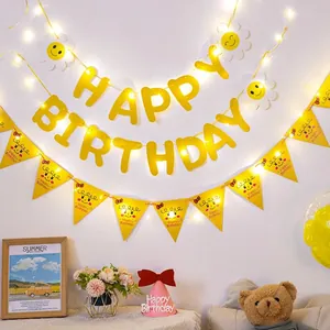 Guirlande Happy Birthday marguerite avec lumières LED et chapeau de fête rose enfant