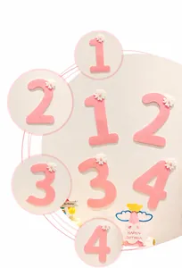 Chiffres 1-4 en feutre rose avec marguerites et chapeau de fête pour anniversaire