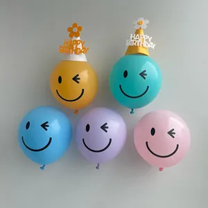Vijf kleurrijke 10-inch latex ballonnen met knipogende smileys en verjaardagshoedjes