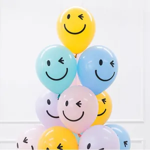 10-inch dikke kleurrijke latex ballonnen met knipoog smiley voor verjaardagsfeest decoraties