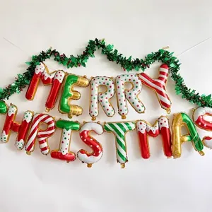 Kleurrijke Merry Christmas folieballonnen set in feestelijk rood, groen en goud thema