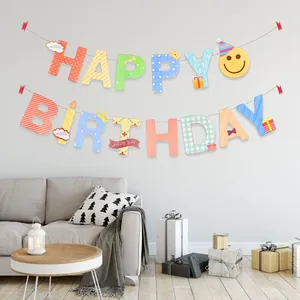 Banderole Happy Birthday colorée avec motifs festifs pour décoration de fête enfant