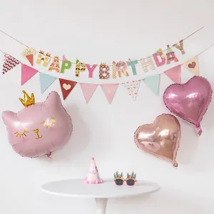 Kit fête anniversaire rose avec bannières, ballon chat, chapeau et lunettes fun