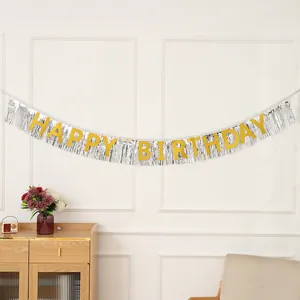 Rideau de franges argent avec bannière HAPPY BIRTHDAY dorée pour déco de fête