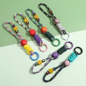 Handgefertigtes Schlüsselband aus Paracord mit Smiley-Perlen und bunten Karabinern