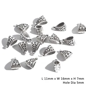 Detailansicht hohler Dreiecksanhänger mit 11x16mm Maßen für DIY-Schmuckherstellung