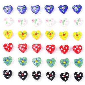Handgefertigte herzförmige Glasperlen in 6 Farben mit Blumenmustern für DIY-Schmuckherstellung