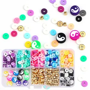 Details von 10-Fach DIY Schmuckset mit bunten Heishi-Perlen, Tai Chi Charms und Gold-Spacer