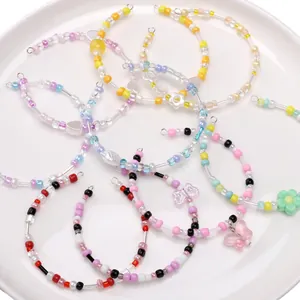 Kit de bijoux DIY coloré avec divers bracelets faits à la main en perles de verre