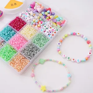 Kit bijoux DIY avec boîte 15 compartiments contenant perles de rocaille et breloques
