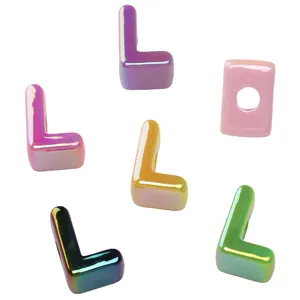 Perline colorate in acrilico metallizzato a forma di lettera per gioielli fai da te