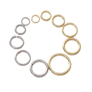 Diverse goud- en zilverkleurige roestvrijstalen buigringen in verschillende maten voor sieraden