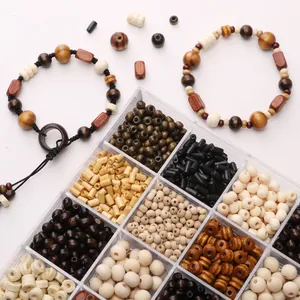 Perles en bois naturel dans une boîte à 12 compartiments pour bijoux DIY
