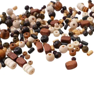 Assortiment de perles en bois naturel de formes variées pour création de bijoux DIY